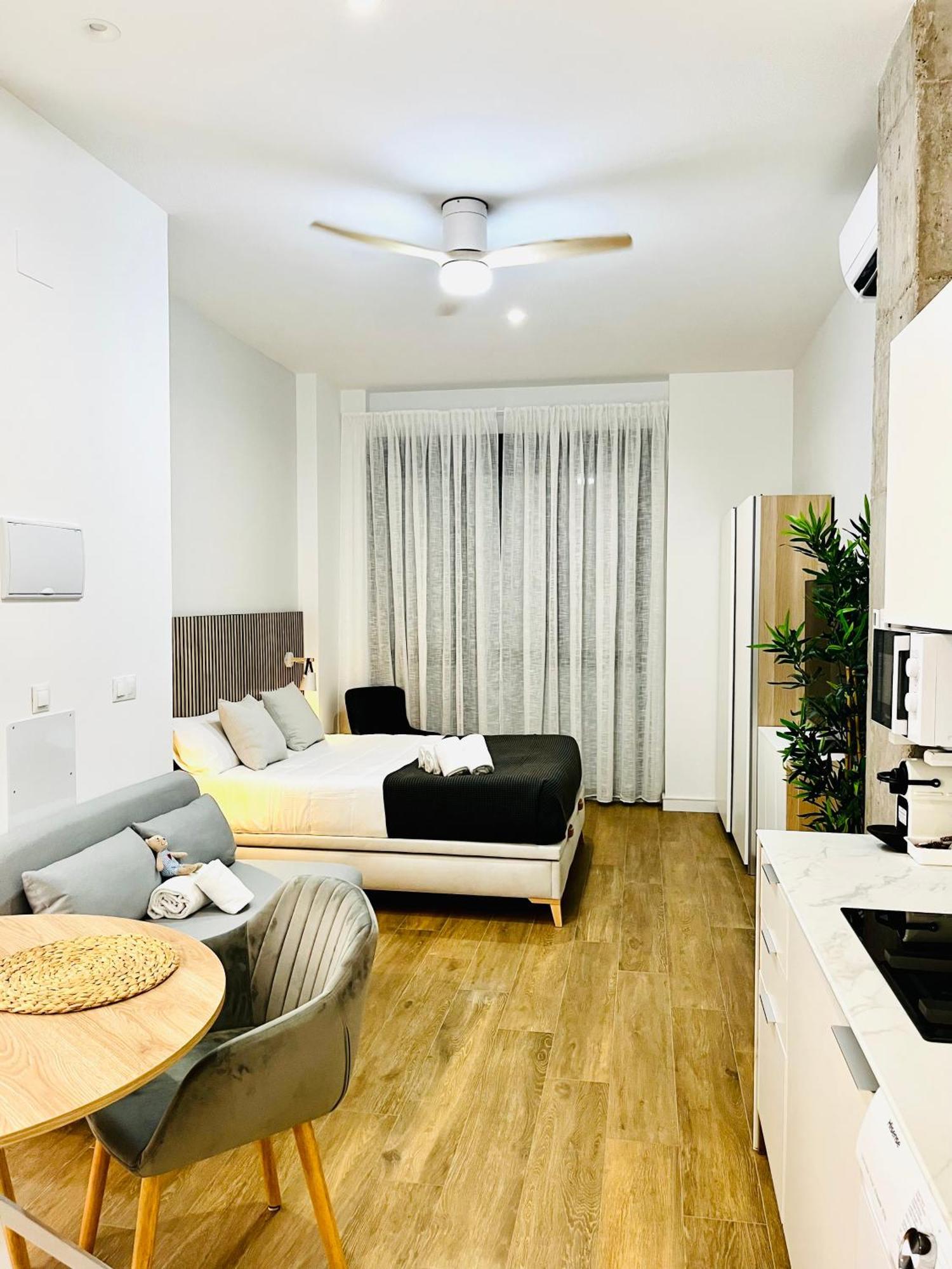 Travel Habitat Mediterranean Suites Valência Quarto foto