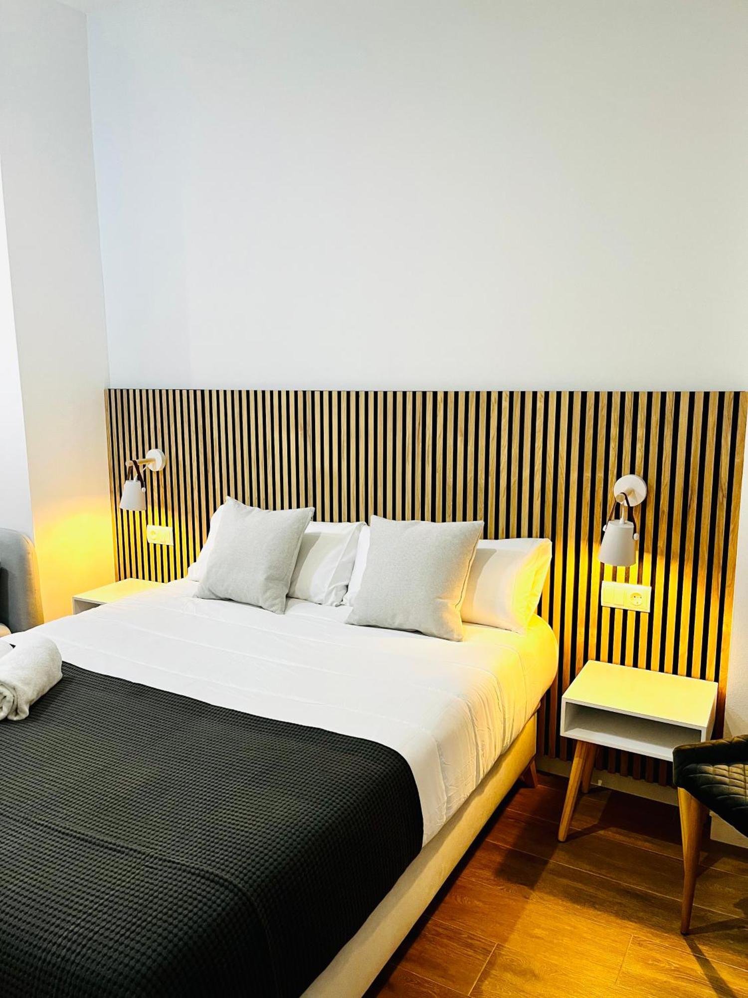 Travel Habitat Mediterranean Suites Valência Quarto foto
