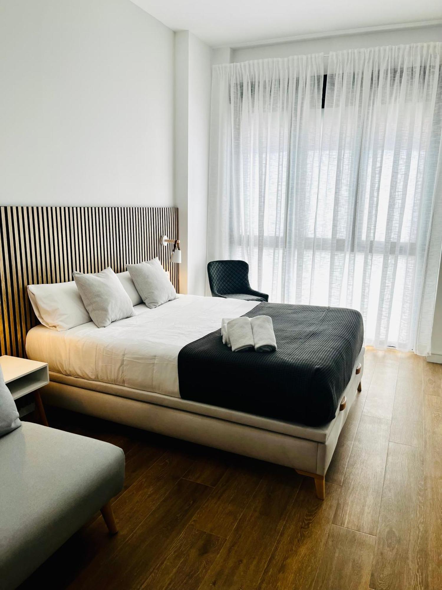 Travel Habitat Mediterranean Suites Valência Quarto foto