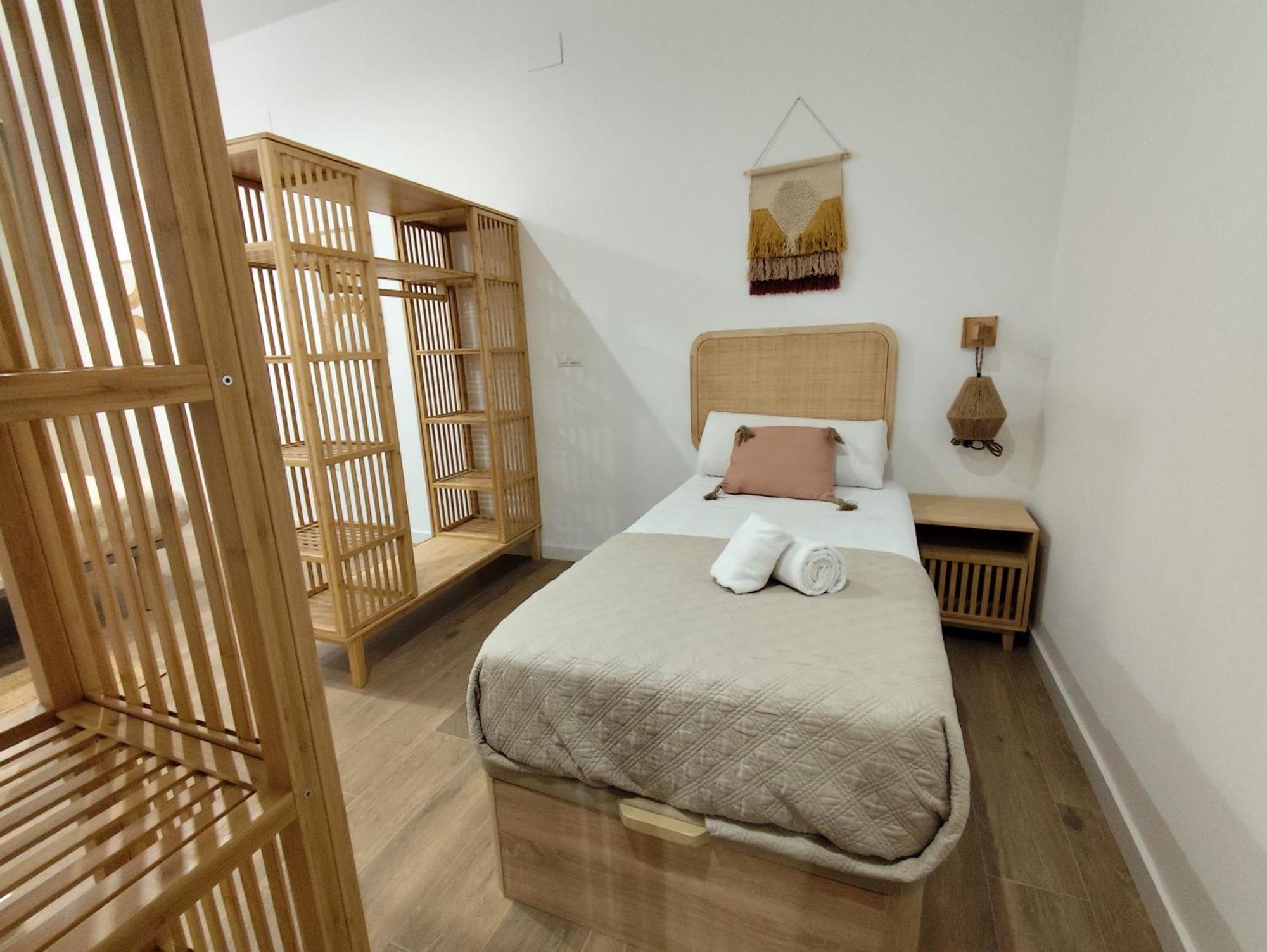Travel Habitat Mediterranean Suites Valência Quarto foto